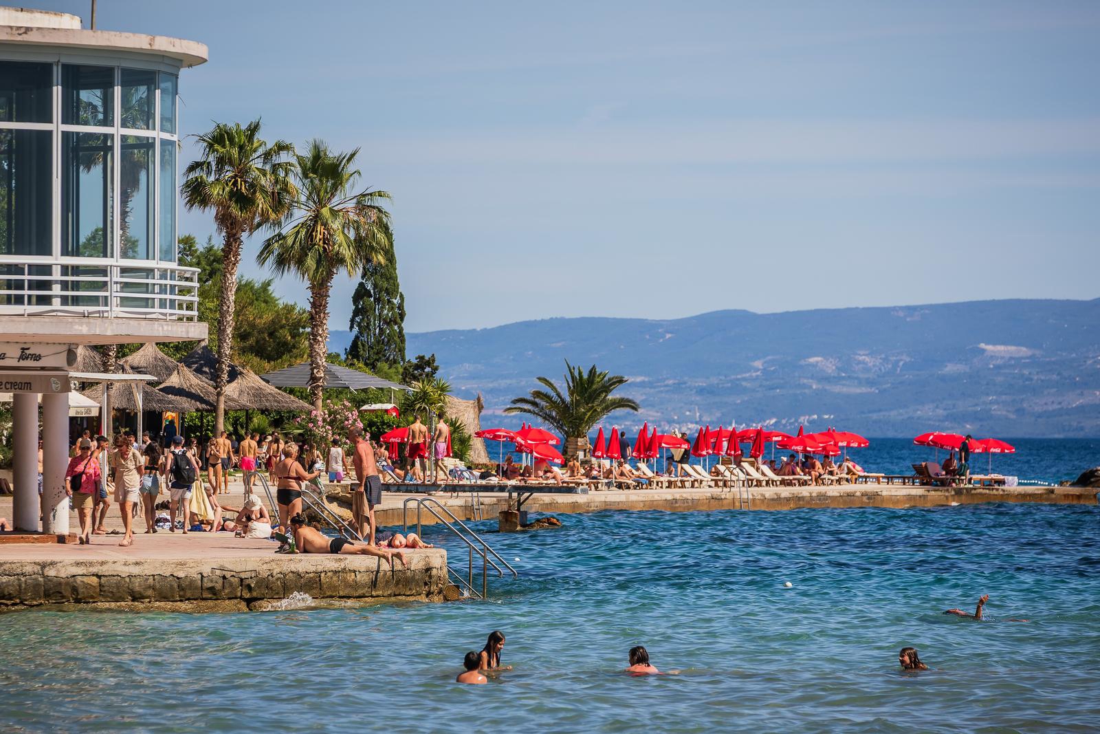 FOTO Splićani i turisti preplavili Bačvice