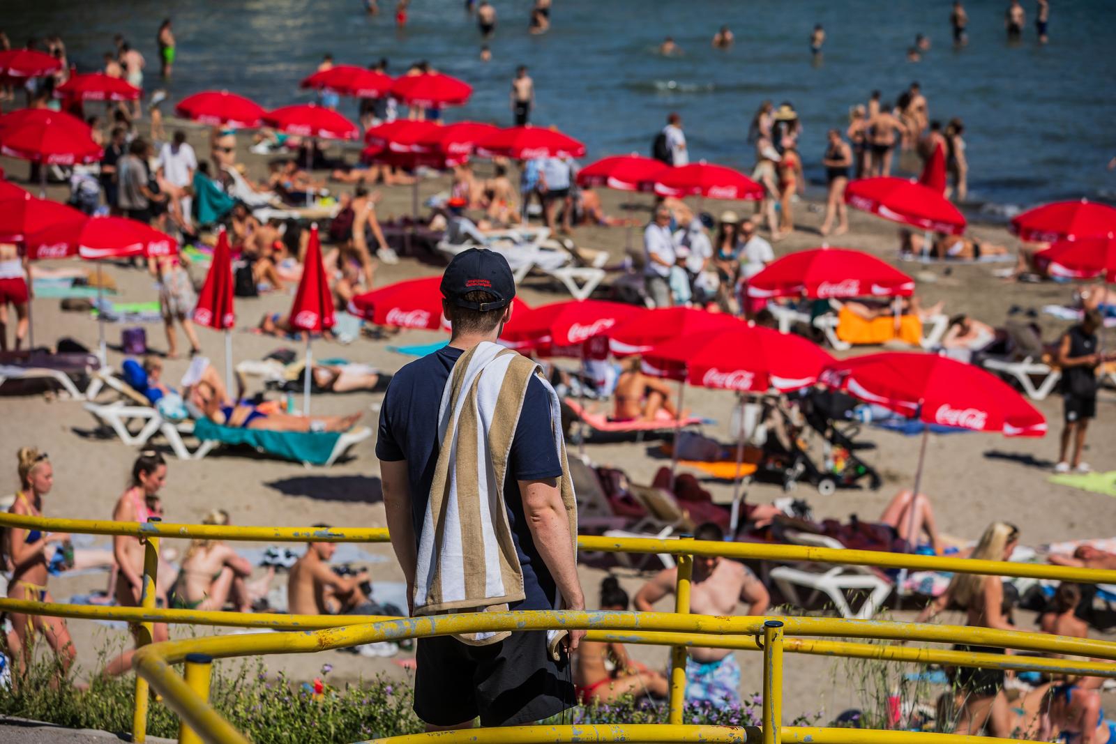 FOTO Splićani i turisti preplavili Bačvice