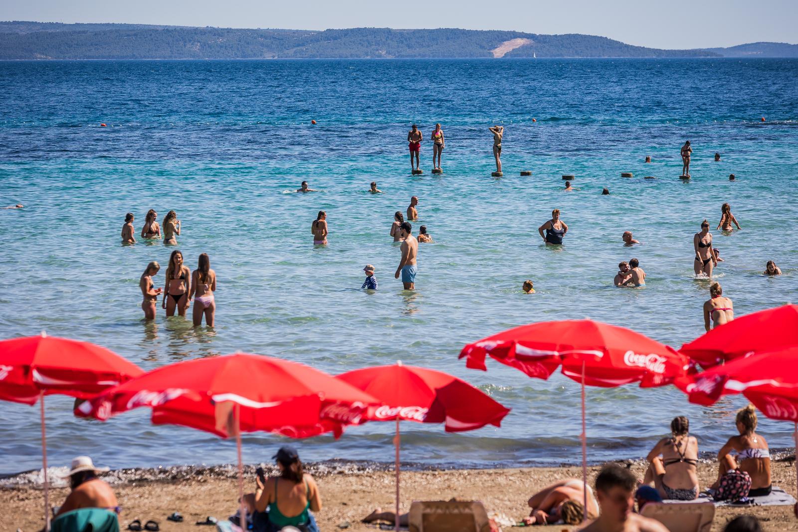 FOTO Splićani i turisti preplavili Bačvice