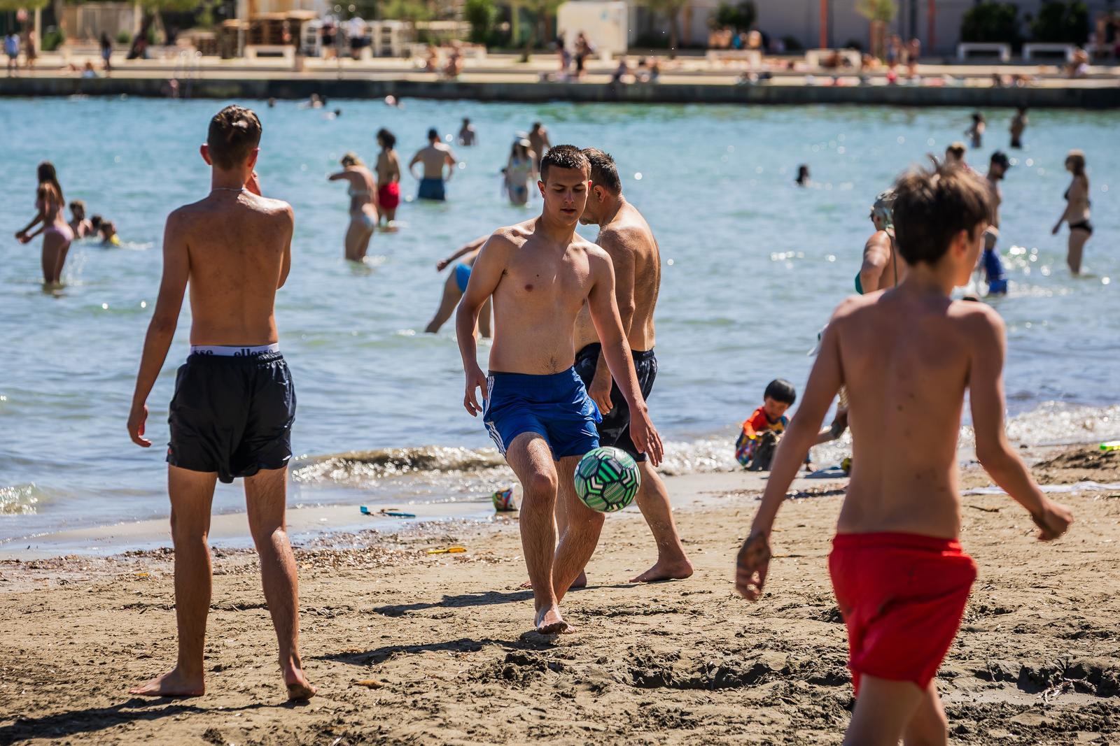 FOTO Splićani i turisti preplavili Bačvice