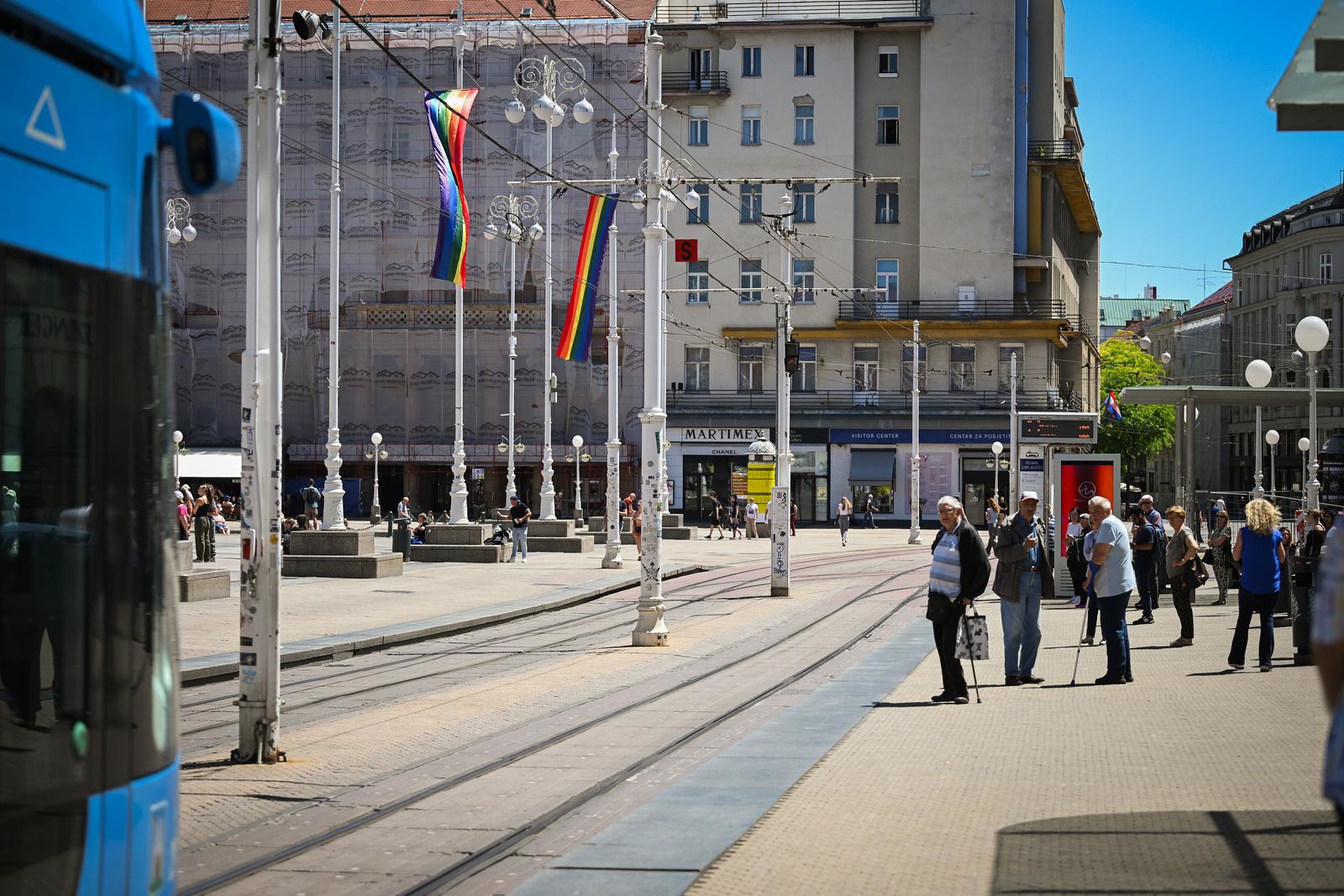 FOTO Zagrepčani na Tijelovo pobjegli na more, metropolu zauzeli turisti