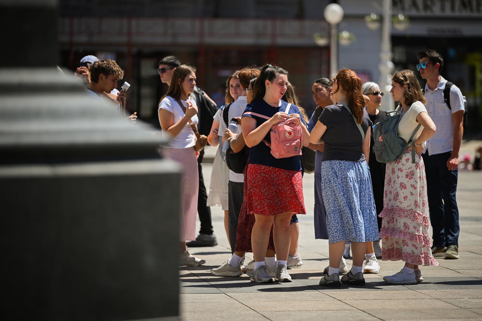 FOTO Zagrepčani na Tijelovo pobjegli na more, metropolu zauzeli turisti