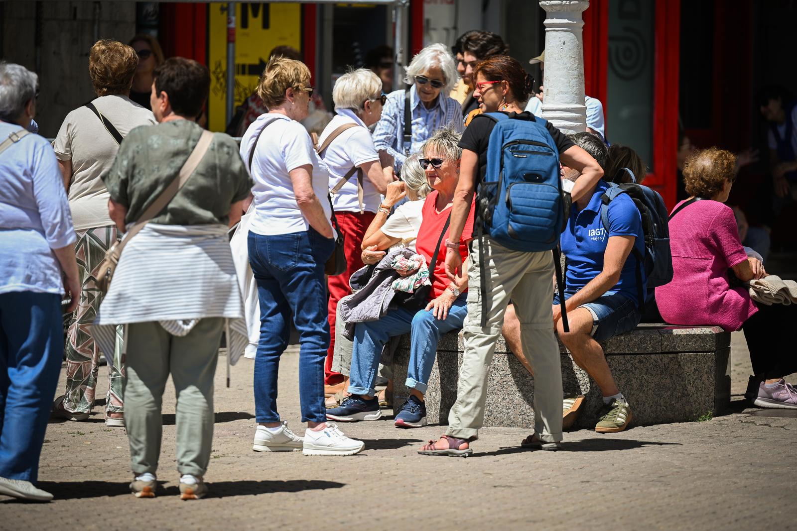 FOTO Zagrepčani na Tijelovo pobjegli na more, metropolu zauzeli turisti