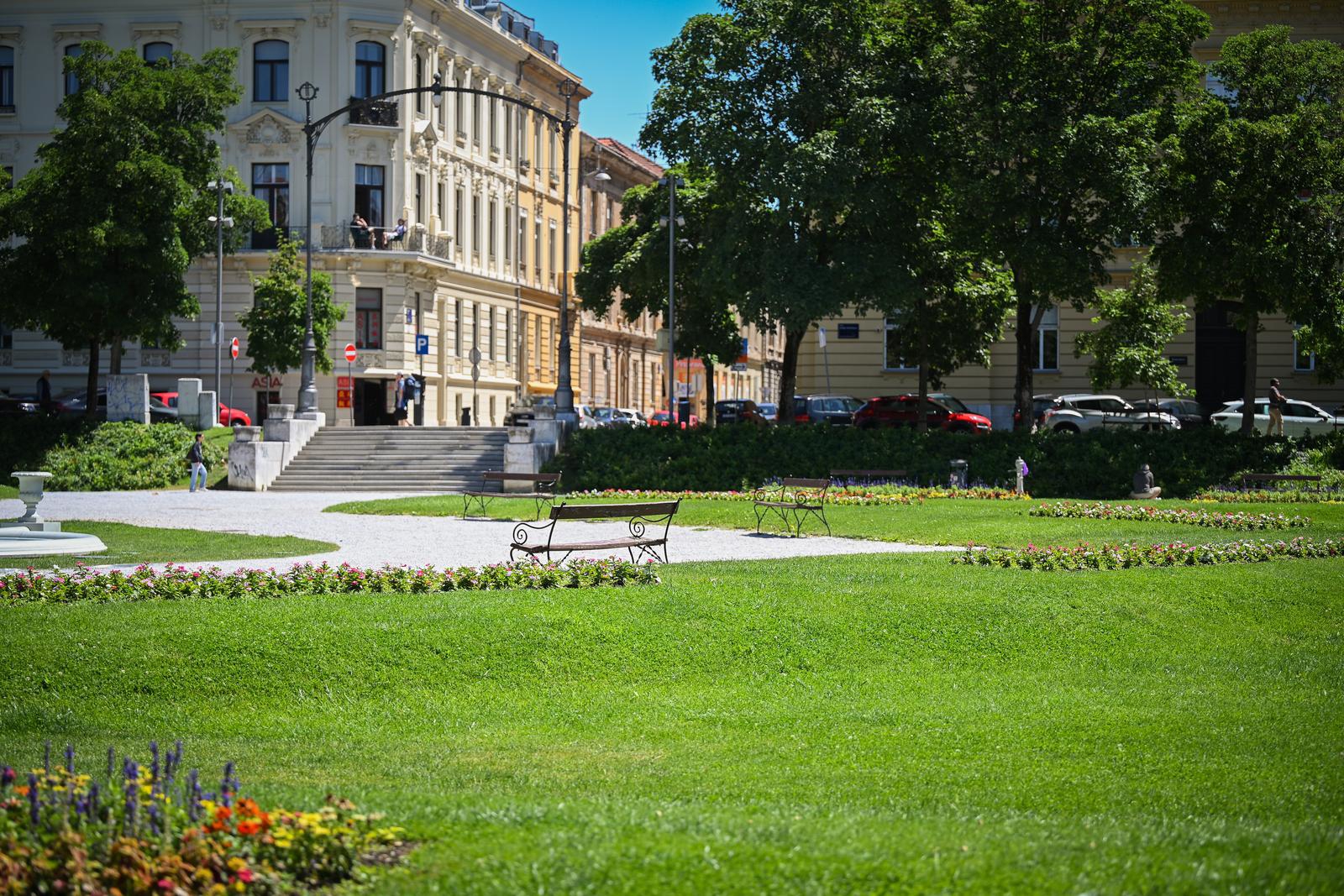 FOTO Zagrepčani na Tijelovo pobjegli na more, metropolu zauzeli turisti