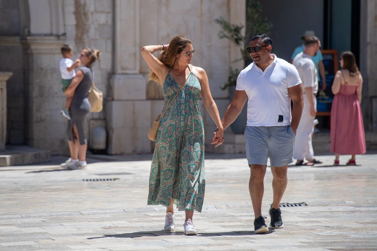 FOTO Lijepe Dubrovčanke u nepogrešivim ljetnim kombinacijama pokorile Stradun