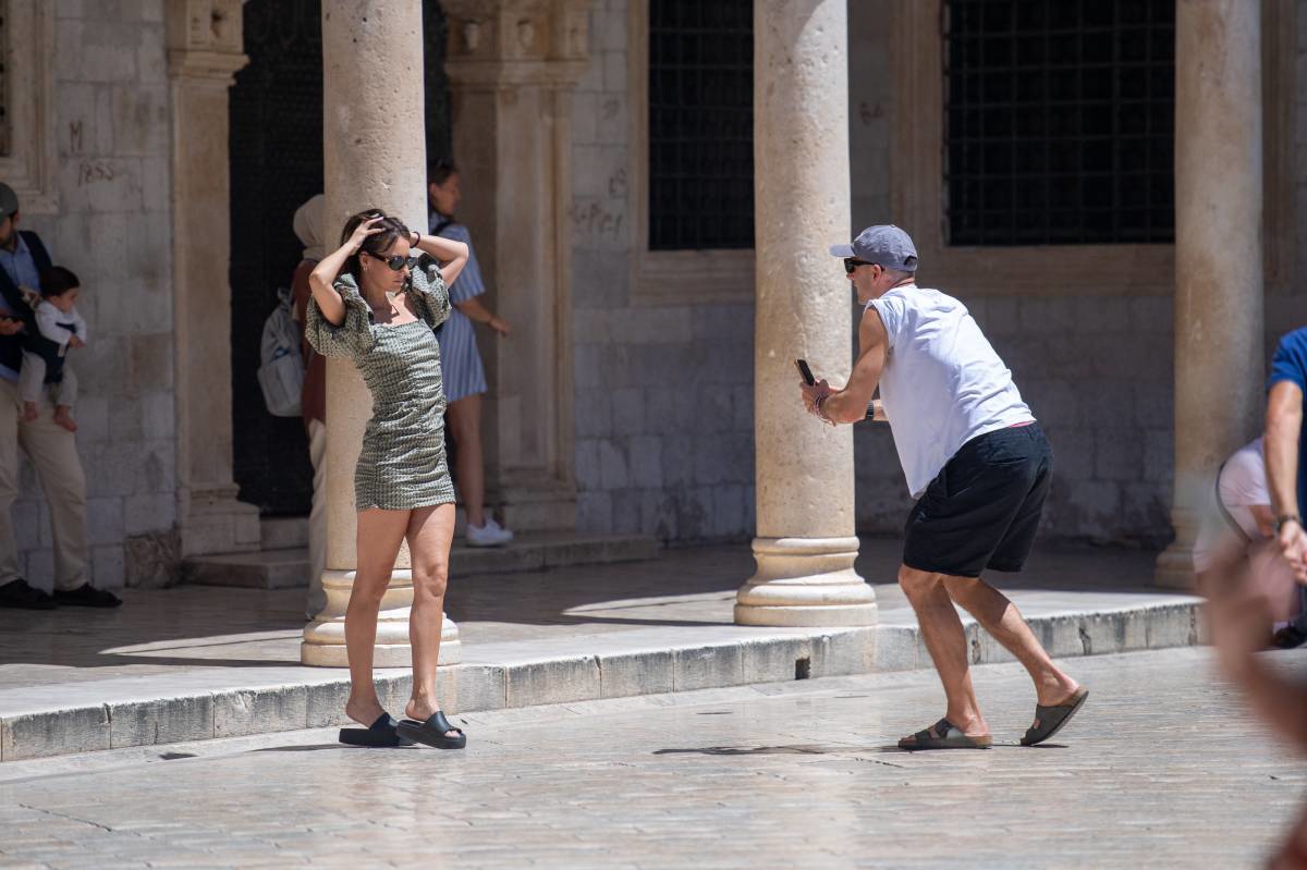 FOTO Lijepe Dubrovčanke u nepogrešivim ljetnim kombinacijama pokorile Stradun