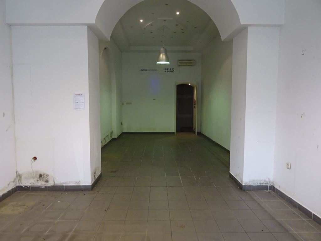 Država iznajmljuje garaže i poslovne prostore u 11 gradova. Pogledajte fotografije