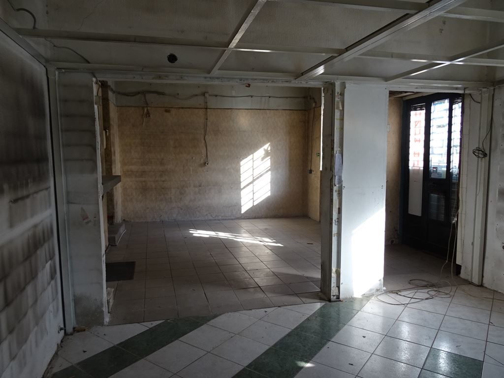 Država iznajmljuje garaže i poslovne prostore u 11 gradova. Pogledajte fotografije