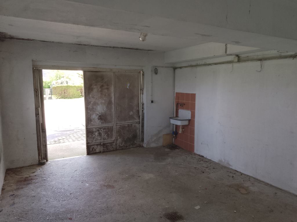 Država iznajmljuje garaže i poslovne prostore u 11 gradova. Pogledajte fotografije