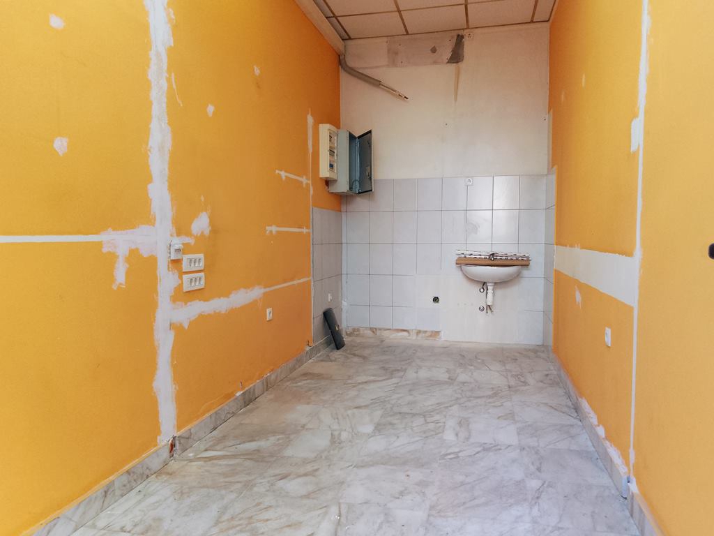 Država iznajmljuje garaže i poslovne prostore u 11 gradova. Pogledajte fotografije