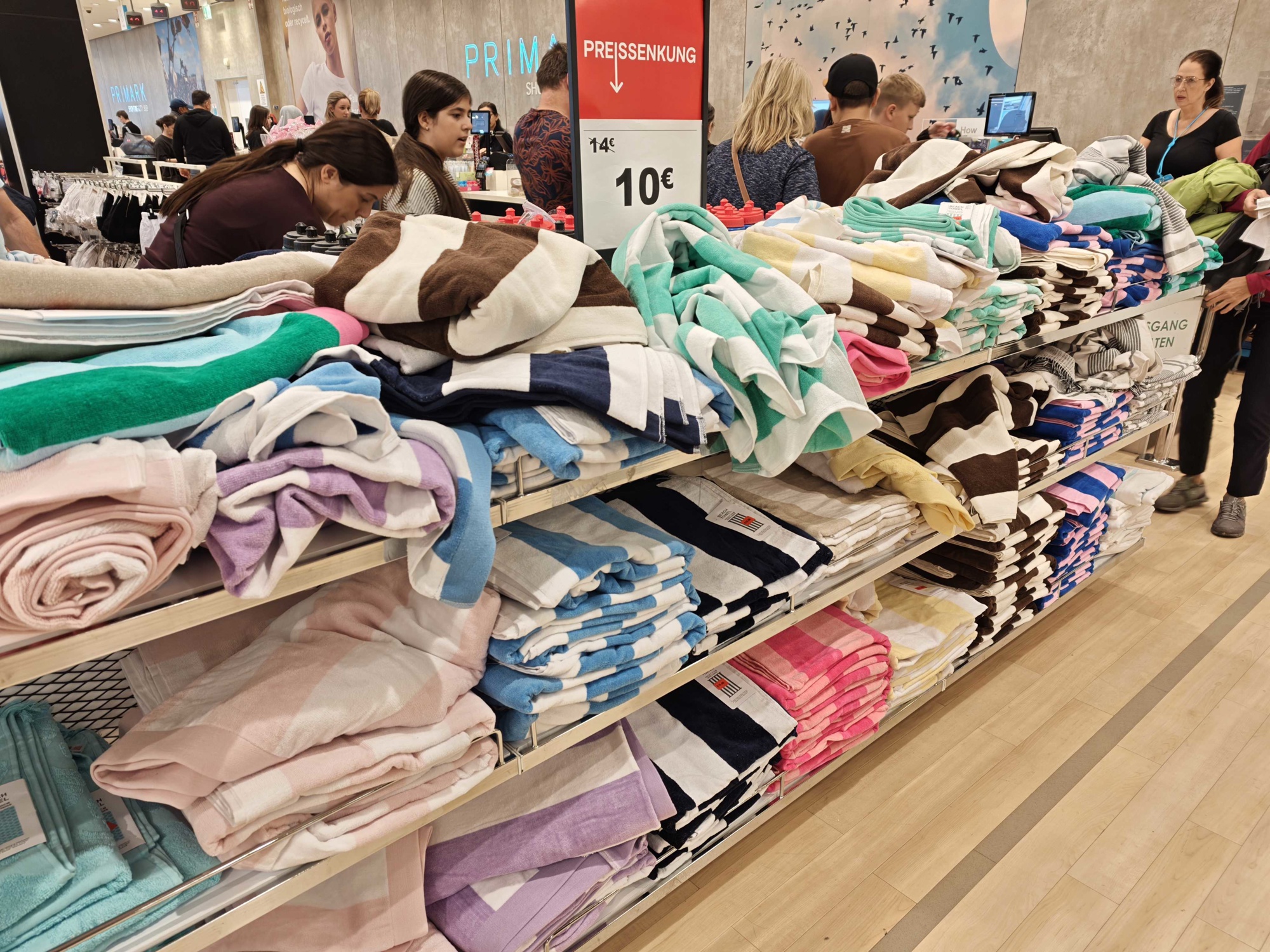 Razgledali smo ljetnu ponudu u Primarku, cijene kupaćih kostima su nas iznenadile
