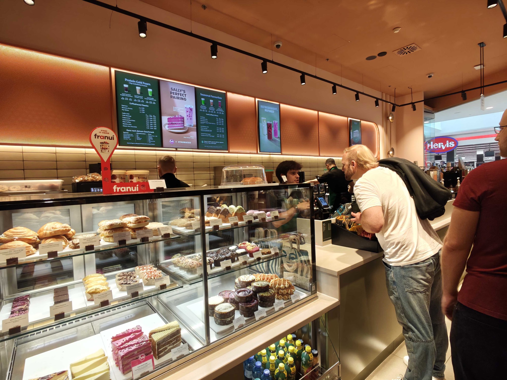 Hrvati ga nemaju, ali rado ga posjećuju kad putuju. Provjerili smo što nudi Starbucks