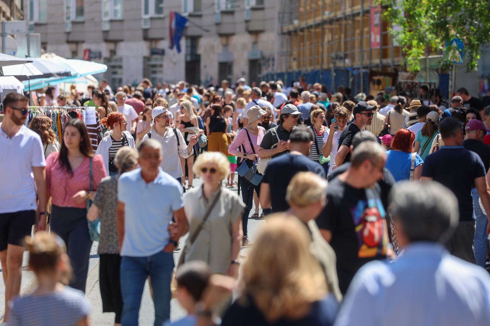 Zagrebačka Ilica danas je bila puna prolaznika zbog uličnog festivala Q'Art