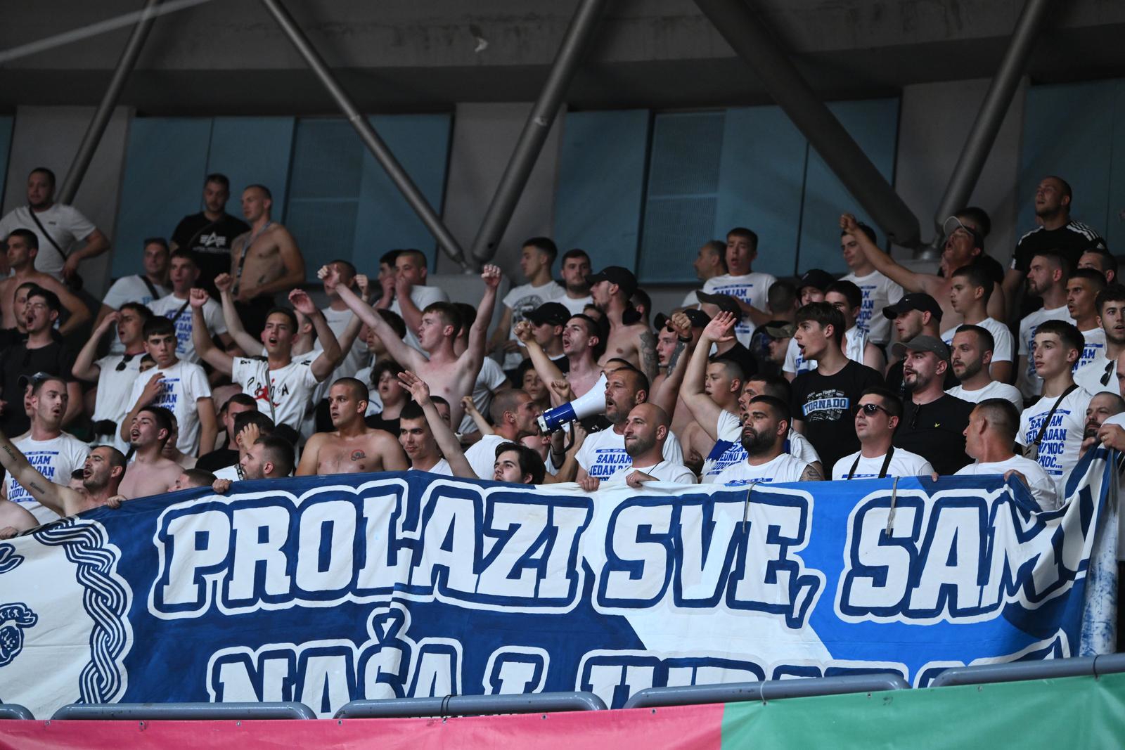FOTO Devet uhićenih zbog nereda na utakmici Cibone i Zadra. Ozlijeđena tri policajca