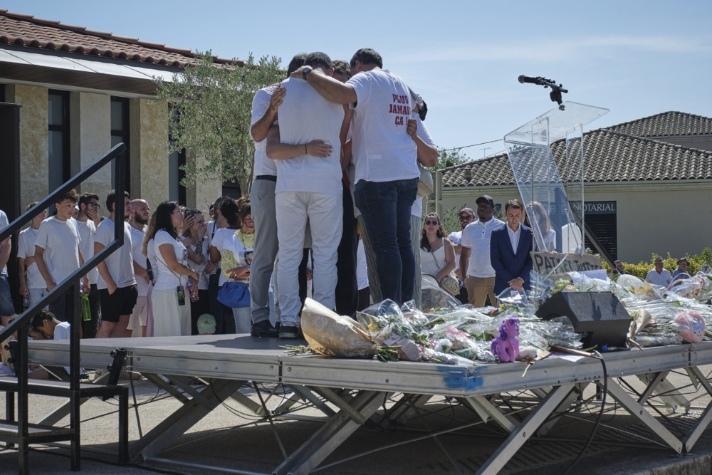 Roditelji ubijene djevojčice (11) izašli na ulice s tisućama Francuza