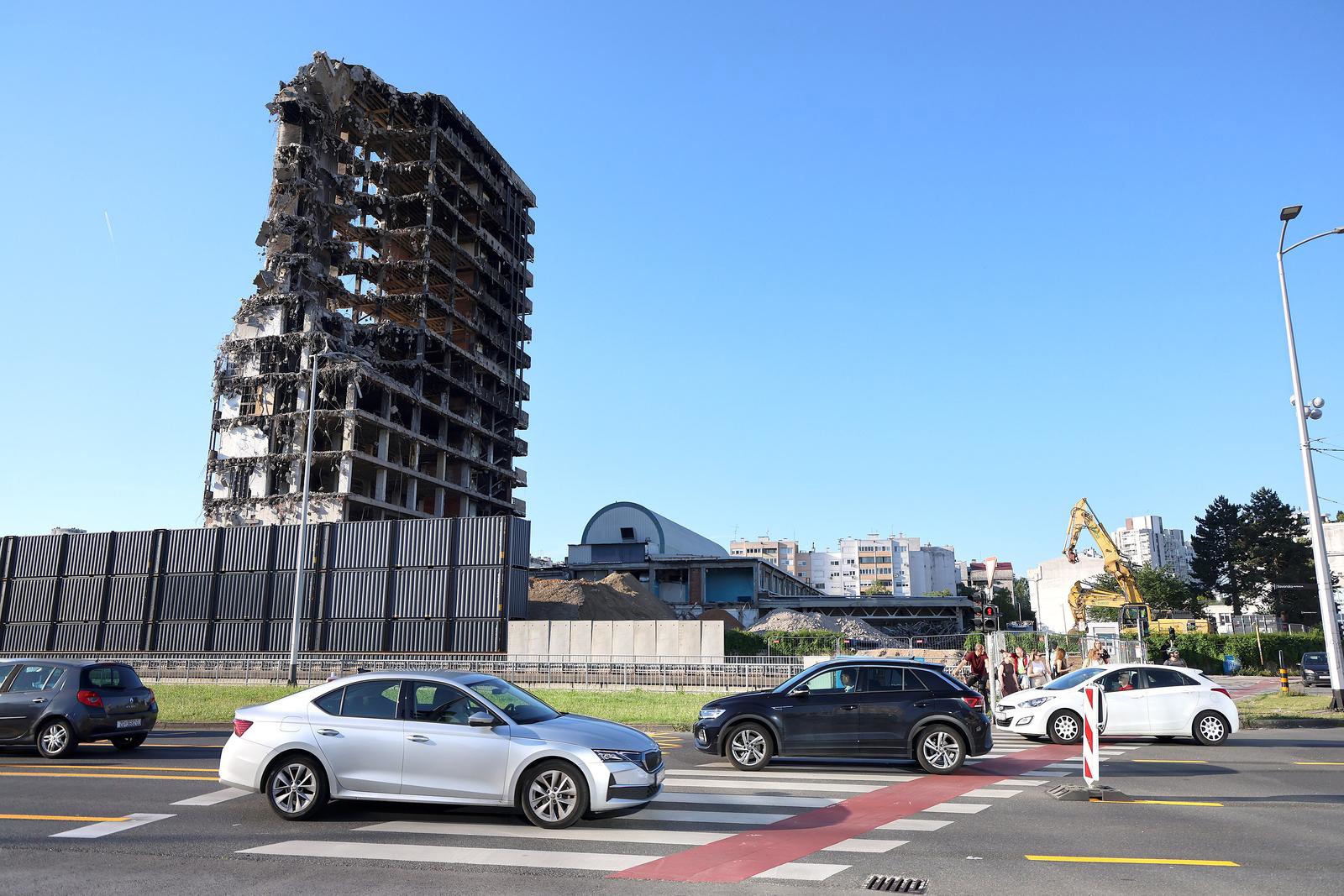 VIDEO I FOTO Zbog kvara bagera opet uvedena posebna regulacija prometa kod Vjesnika
