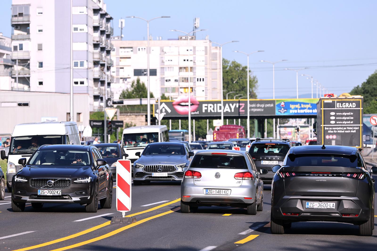 VIDEO I FOTO Zbog kvara bagera opet uvedena posebna regulacija prometa kod Vjesnika