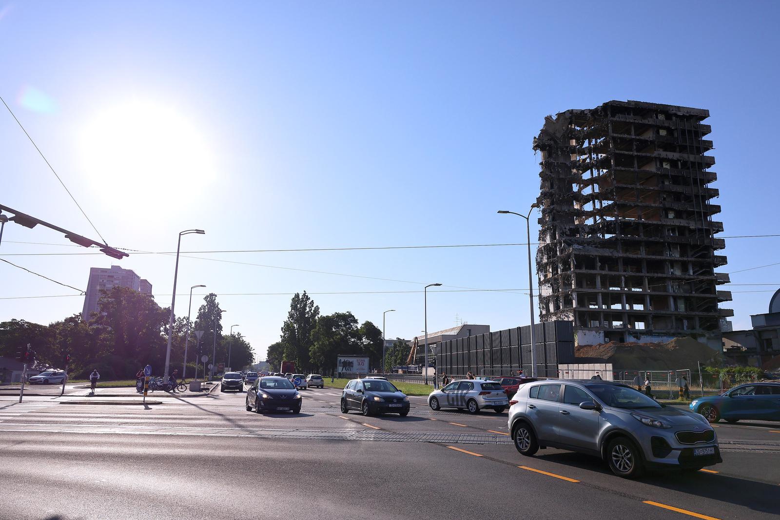 VIDEO I FOTO Zbog kvara bagera opet uvedena posebna regulacija prometa kod Vjesnika