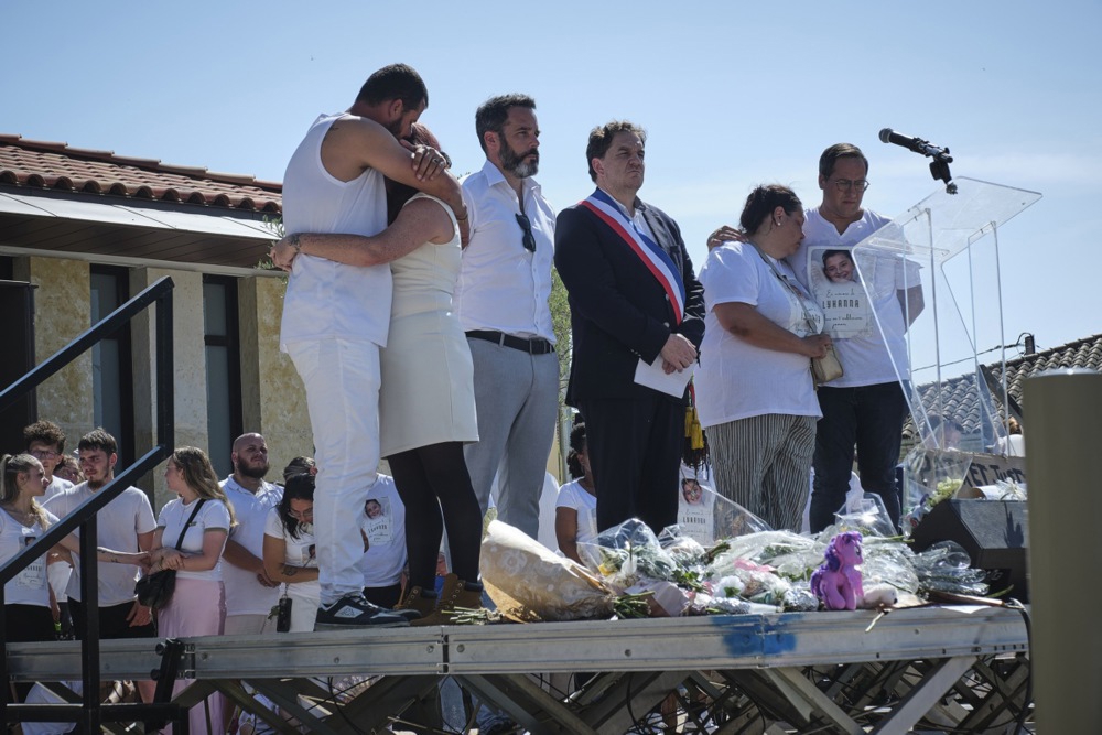 FOTO Bijeli marš u Francuskoj zbog smrti djevojčice i propusta pravosuđa
