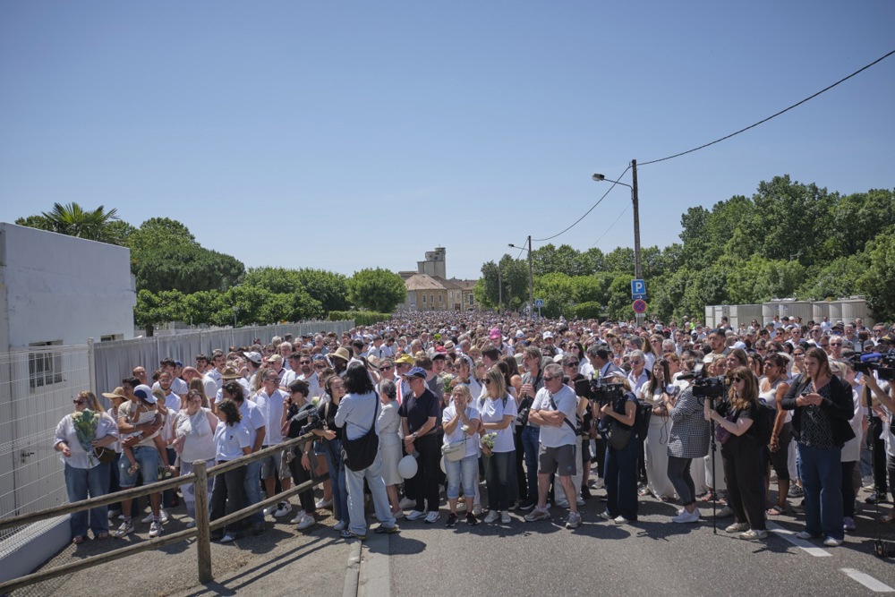 FOTO Bijeli marš u Francuskoj zbog smrti djevojčice i propusta pravosuđa