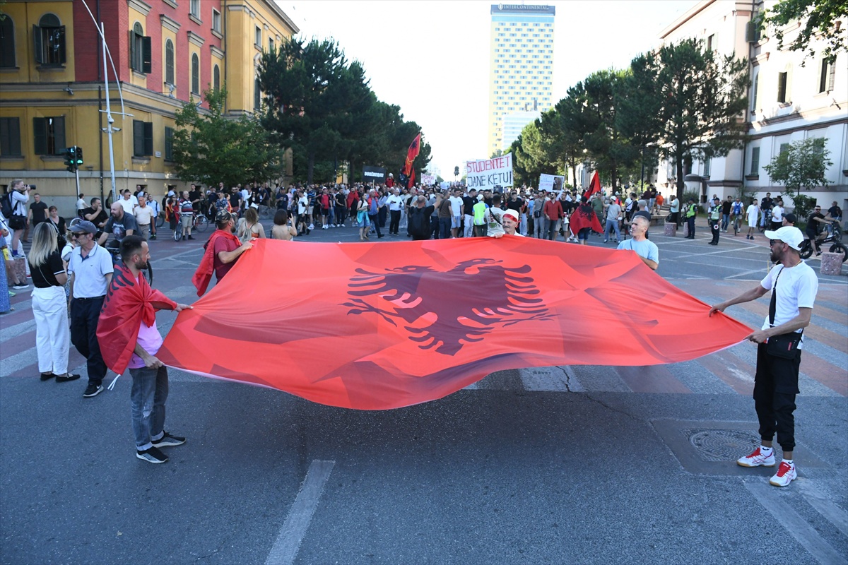 Masovni prosvjedi u Albaniji i deseti dan zbog luksuznog projekta Trumpovog zeta