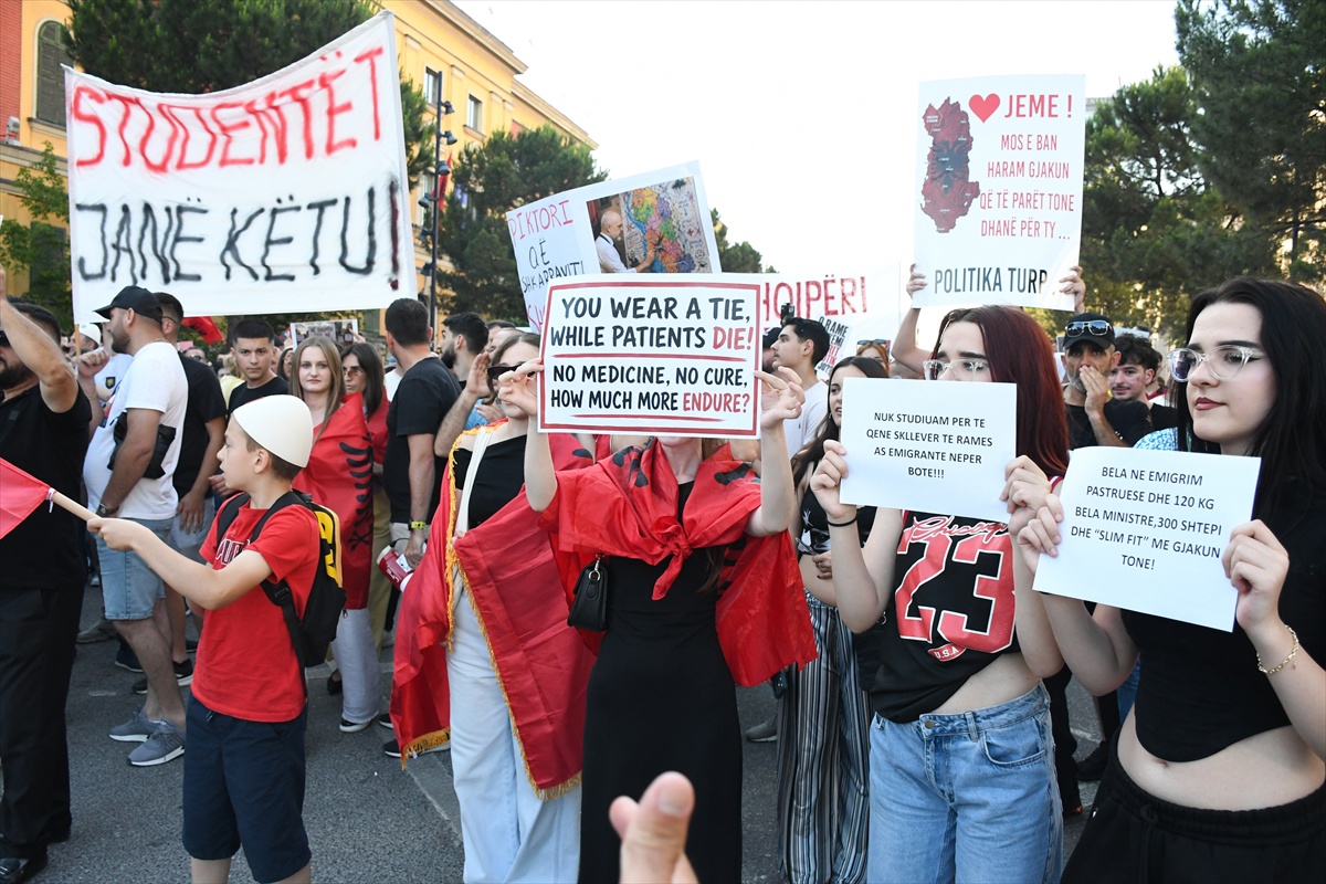 Masovni prosvjedi u Albaniji i deseti dan zbog luksuznog projekta Trumpovog zeta