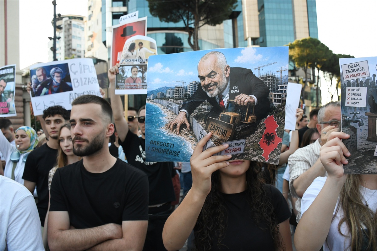 Masovni prosvjedi u Albaniji i deseti dan zbog luksuznog projekta Trumpovog zeta