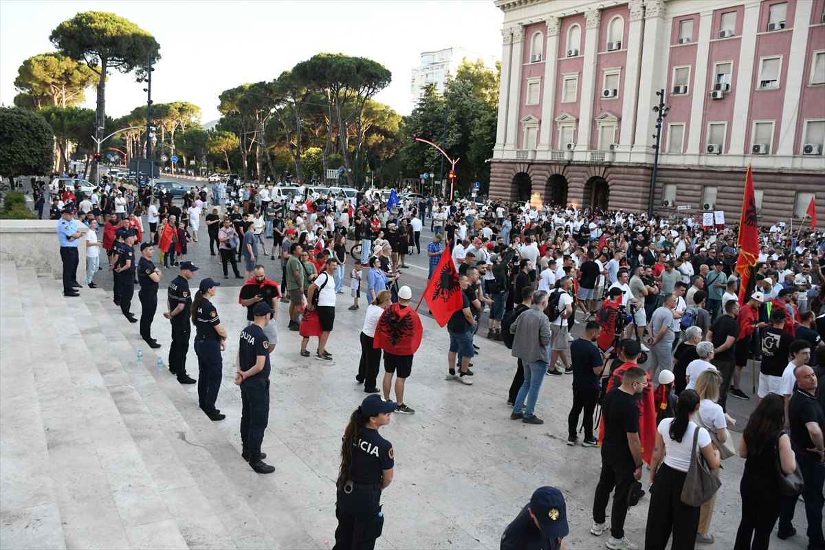 Masovni prosvjedi u Albaniji i deseti dan zbog luksuznog projekta Trumpovog zeta