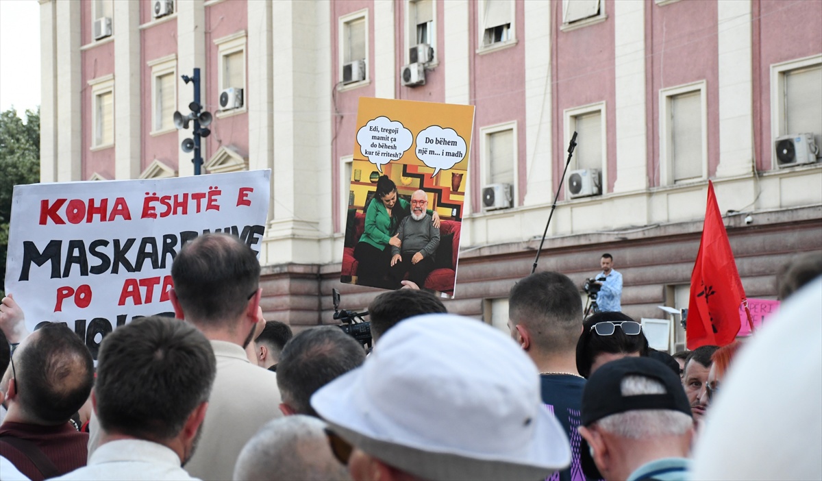 Masovni prosvjedi u Albaniji i deseti dan zbog luksuznog projekta Trumpovog zeta