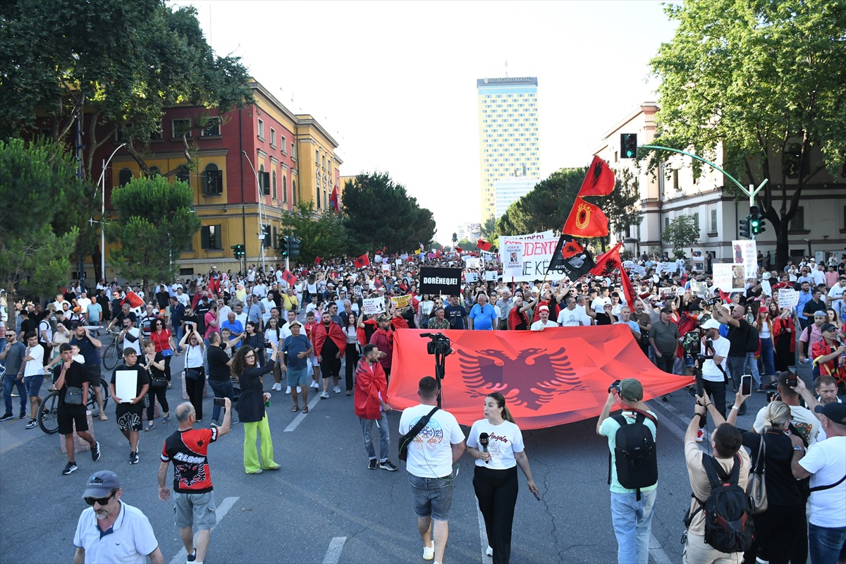 Masovni prosvjedi u Albaniji i deseti dan zbog luksuznog projekta Trumpovog zeta