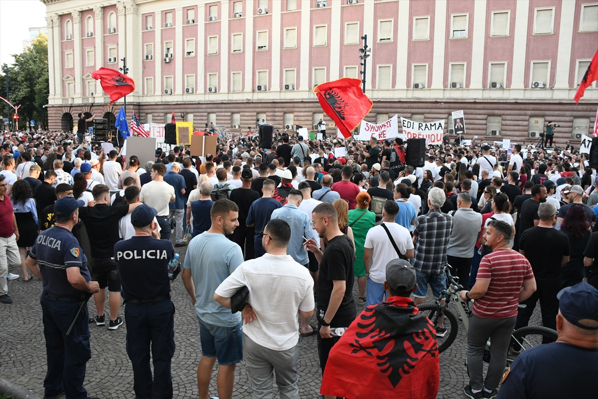 Masovni prosvjedi u Albaniji i deseti dan zbog luksuznog projekta Trumpovog zeta