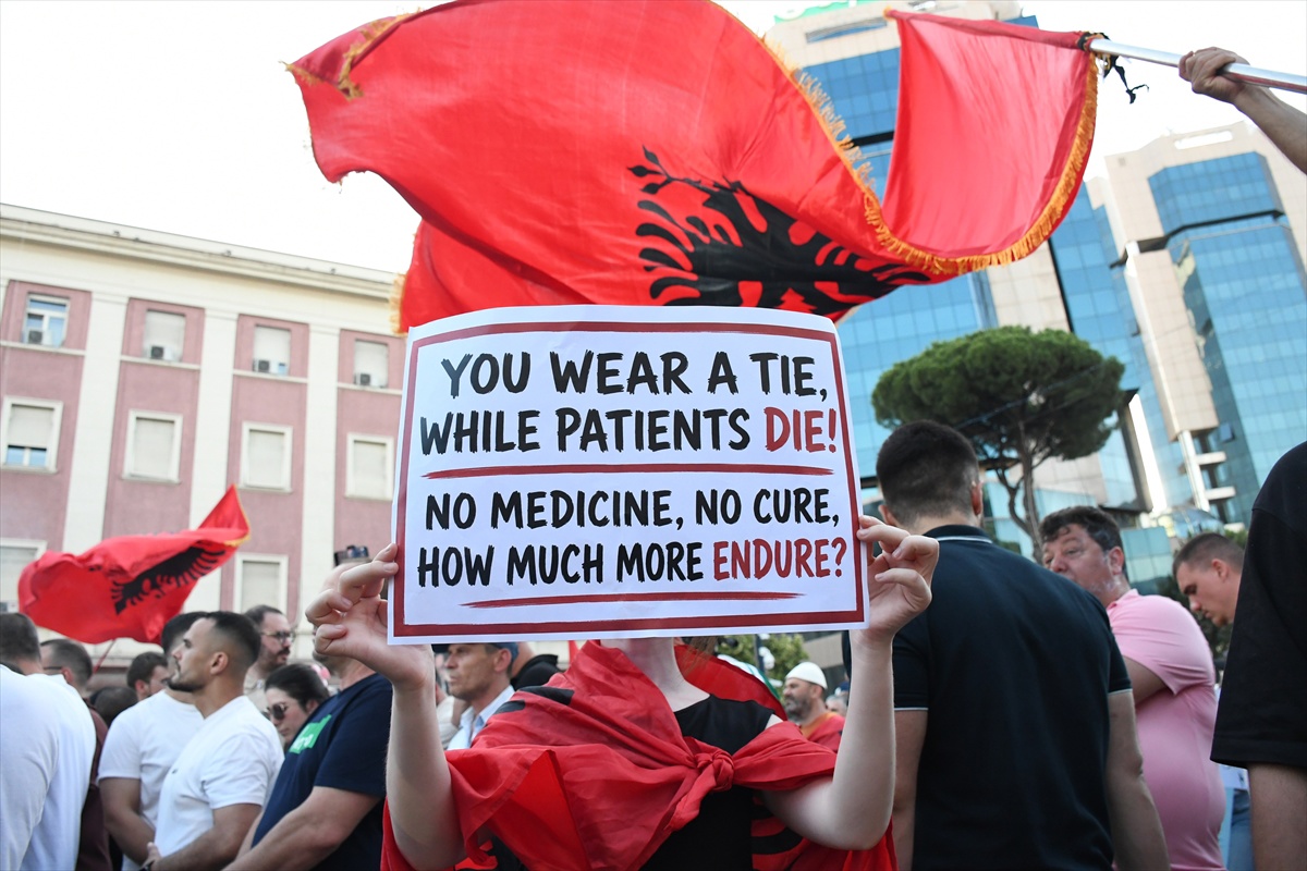 Masovni prosvjedi u Albaniji i deseti dan zbog luksuznog projekta Trumpovog zeta
