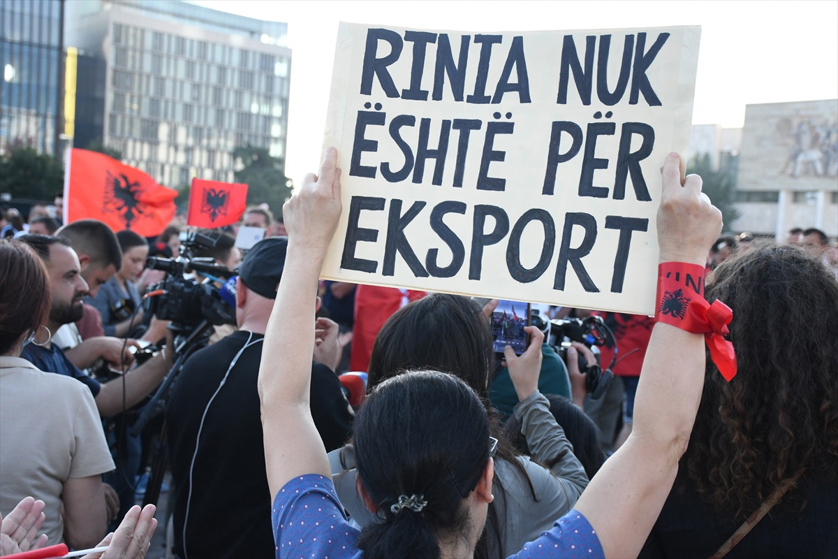 Masovni prosvjedi u Albaniji i deseti dan zbog luksuznog projekta Trumpovog zeta