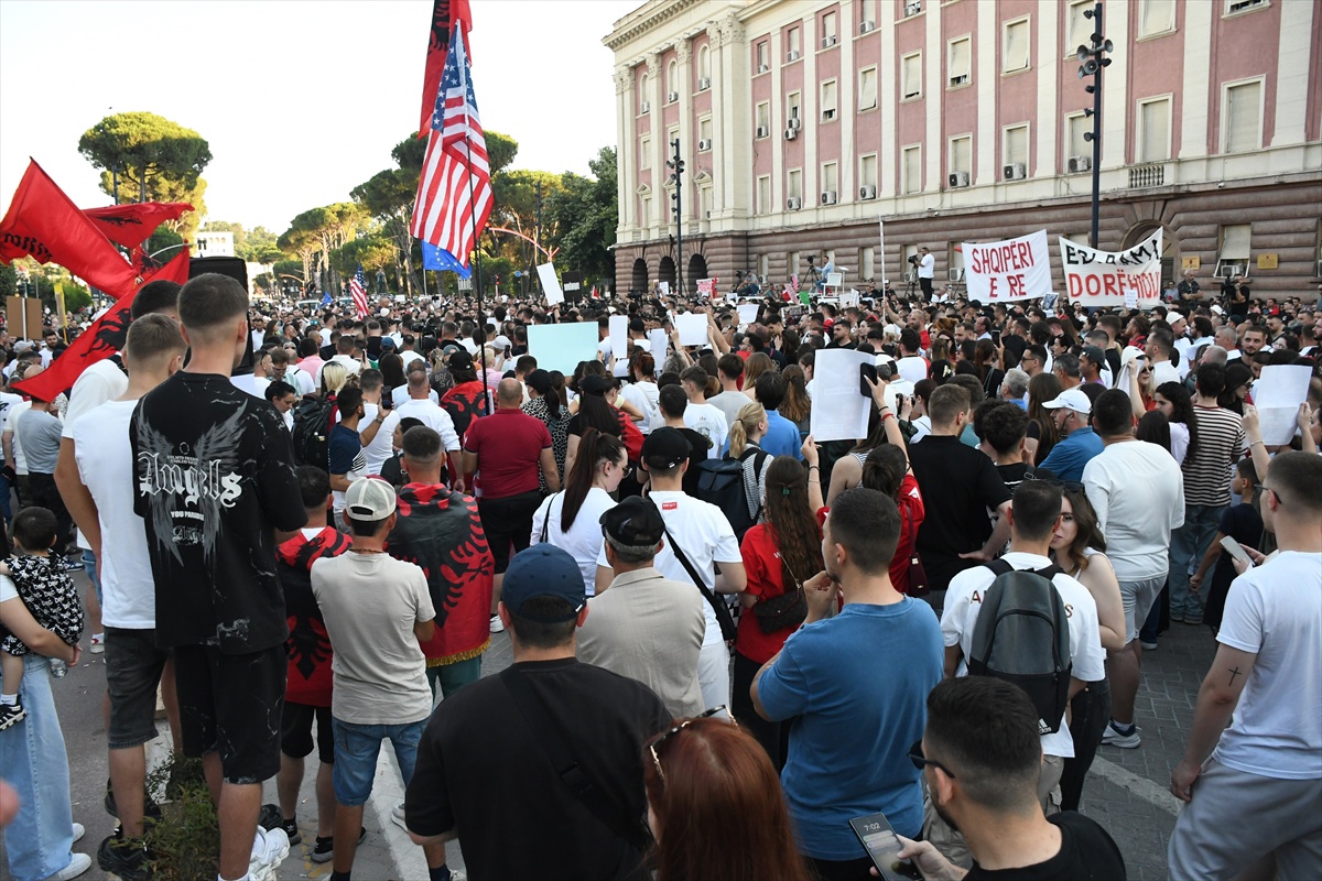 Masovni prosvjedi u Albaniji i deseti dan zbog luksuznog projekta Trumpovog zeta