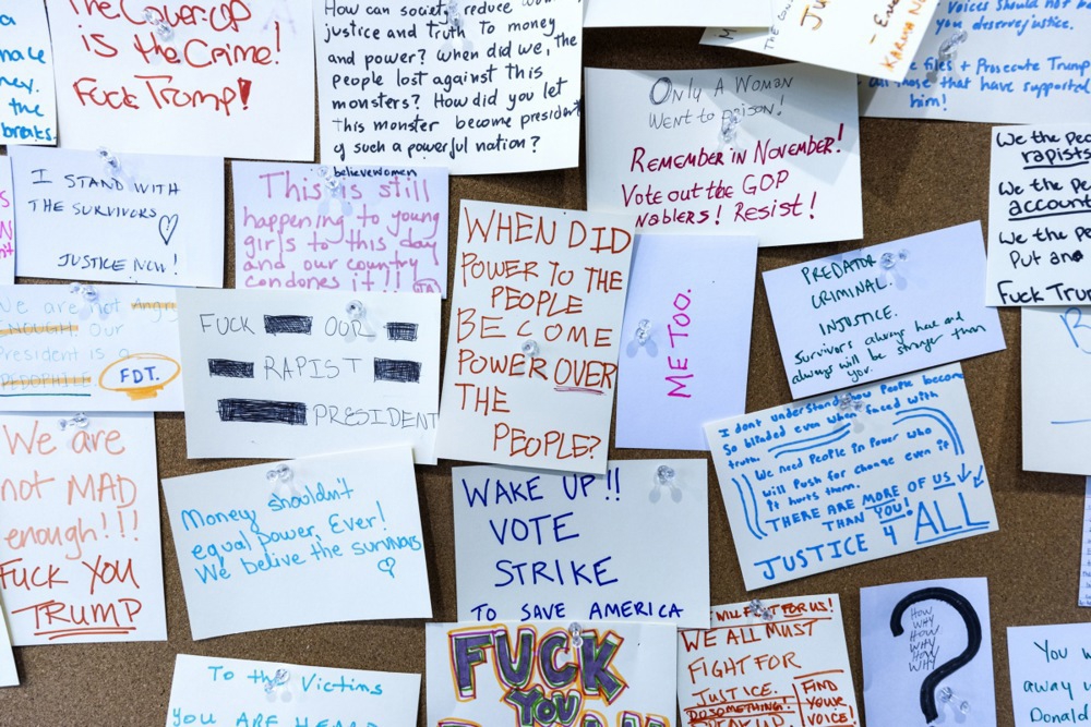 FOTO U Washingtonu otvorena "Spomen-čitaonica Trumpa i Epsteina"