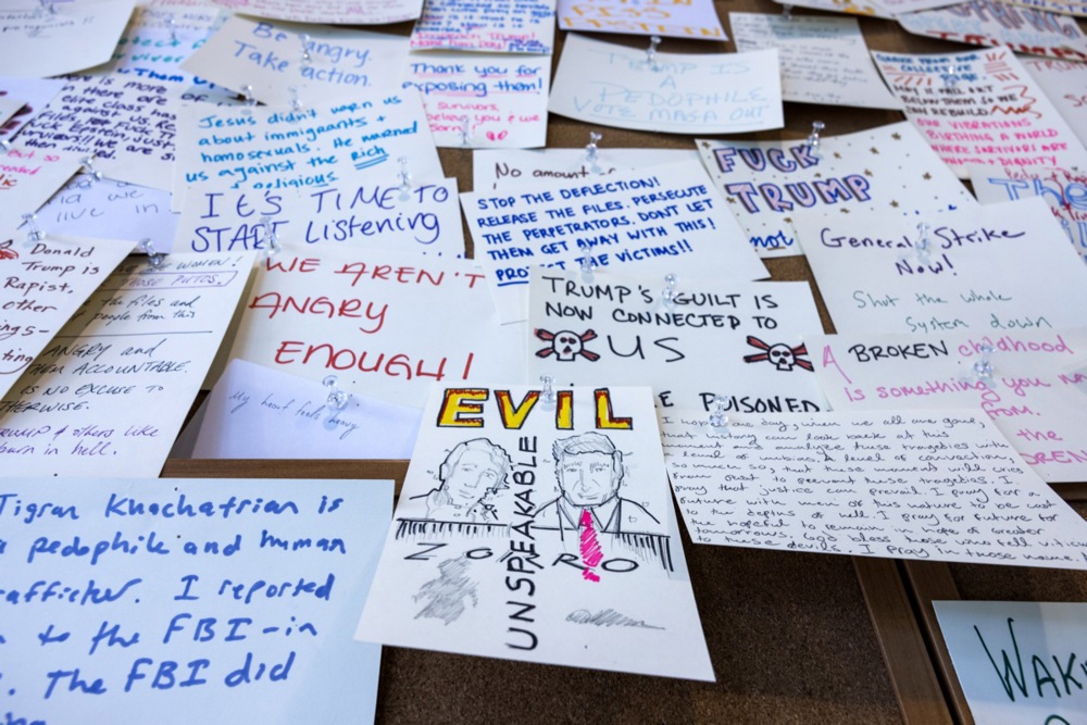 FOTO U Washingtonu otvorena "Spomen-čitaonica Trumpa i Epsteina"