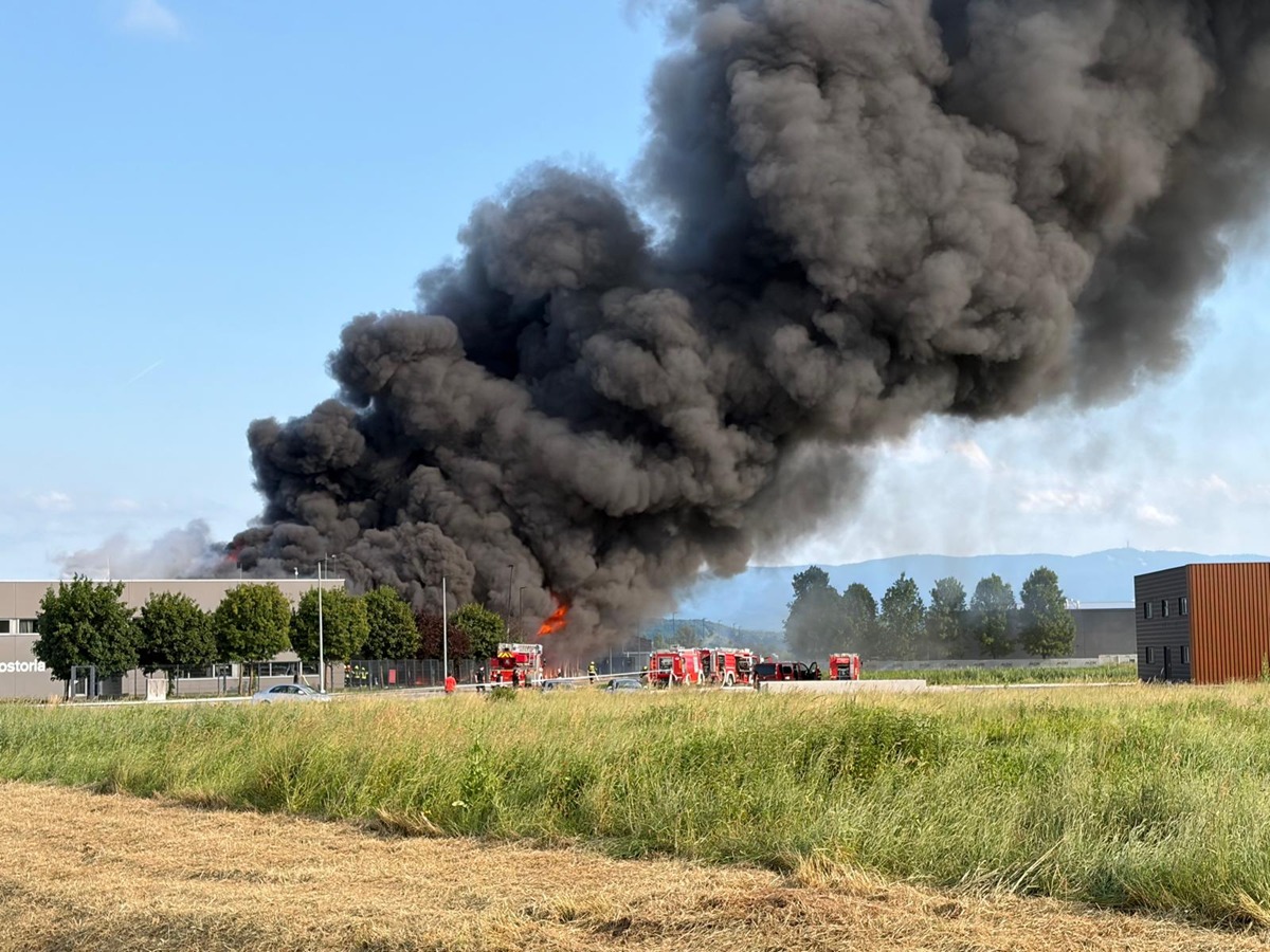 FOTO I VIDEO Gori tvornica dizajnerskog namještaja u Zagorju