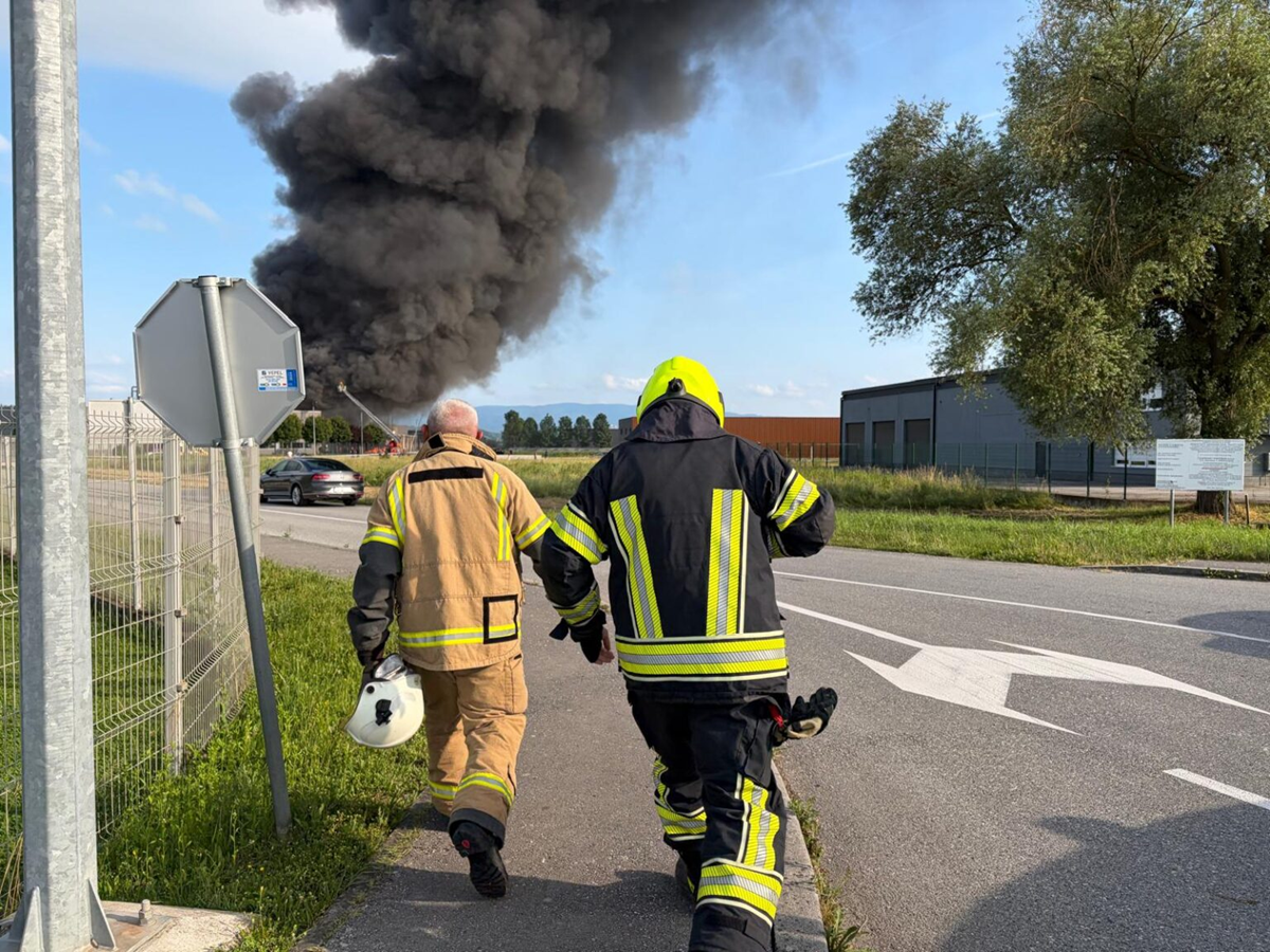 FOTO I VIDEO Gori tvornica dizajnerskog namještaja u Zagorju