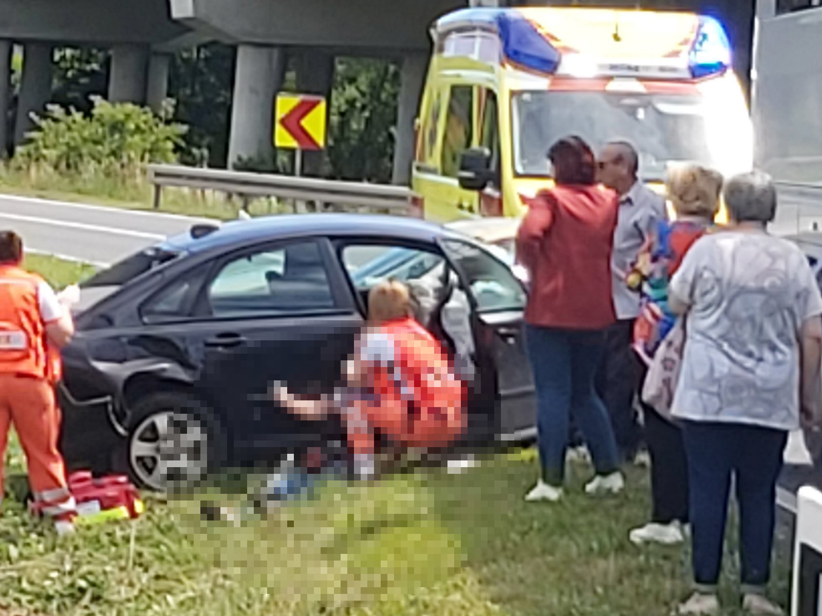 FOTO Porsche iz karavane luksuznih auta sudjelovao u sudaru s autobusom
