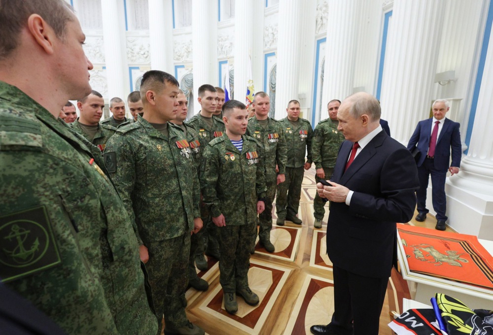 Putin pred vojnicima: Ne napredujemo onoliko brzo koliko bismo željeli