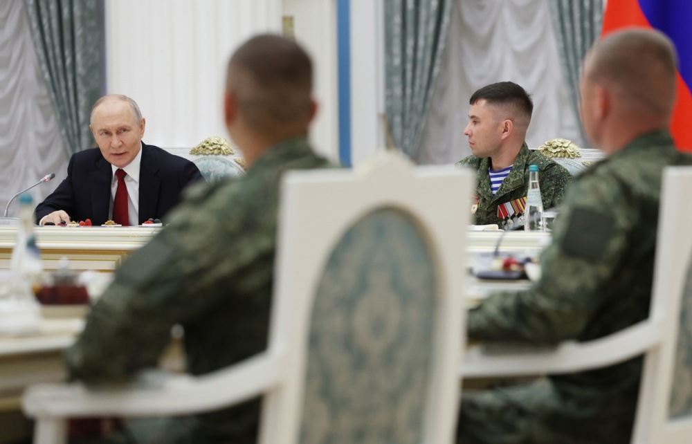 Putin pred vojnicima: Ne napredujemo onoliko brzo koliko bismo željeli