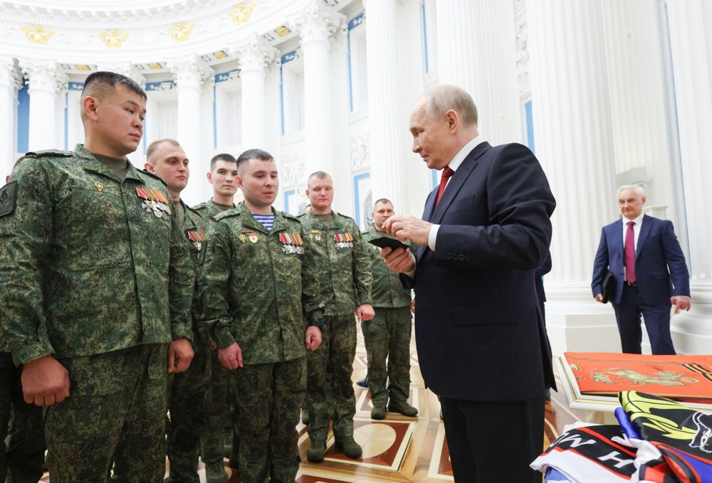 Putin pred vojnicima: Ne napredujemo onoliko brzo koliko bismo željeli
