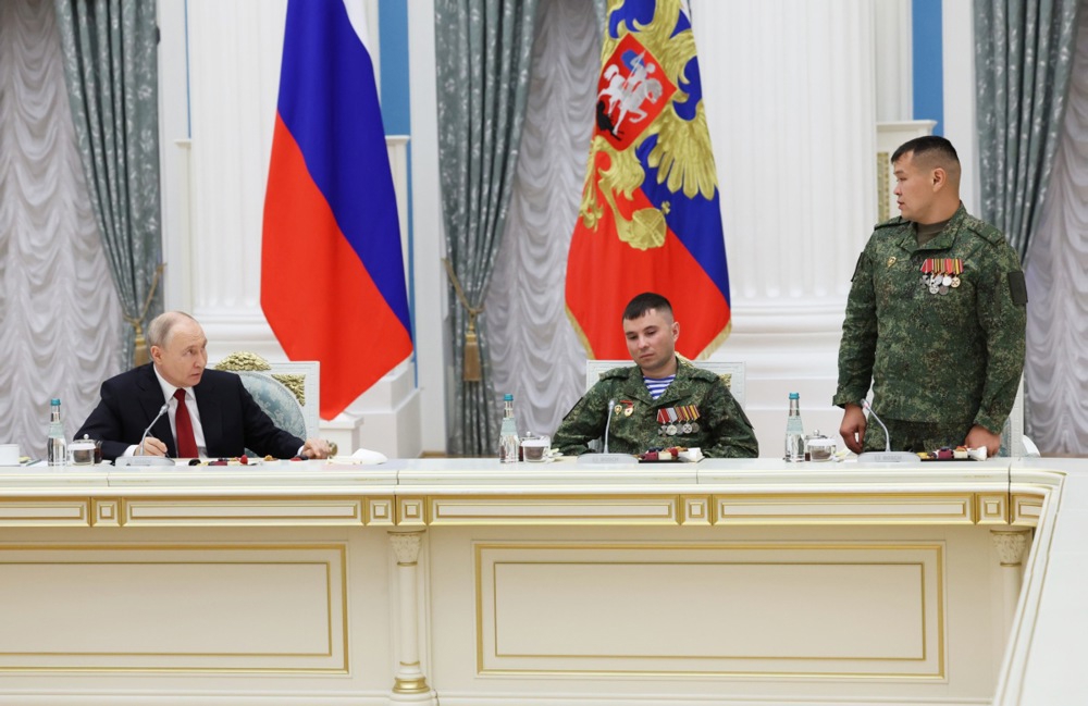 Putin pred vojnicima: Ne napredujemo onoliko brzo koliko bismo željeli