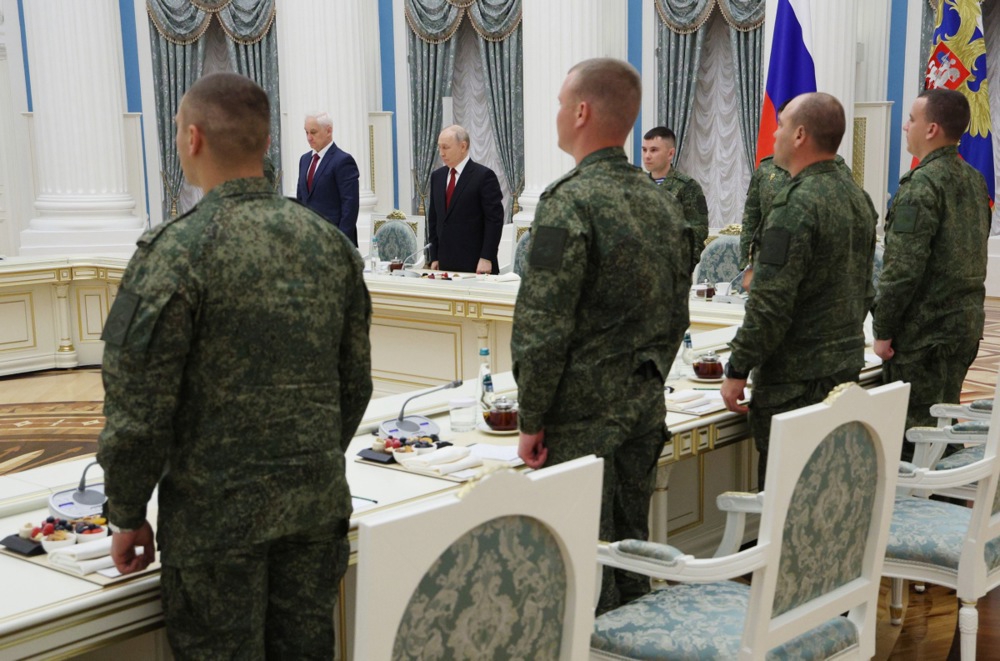 Putin pred vojnicima: Ne napredujemo onoliko brzo koliko bismo željeli