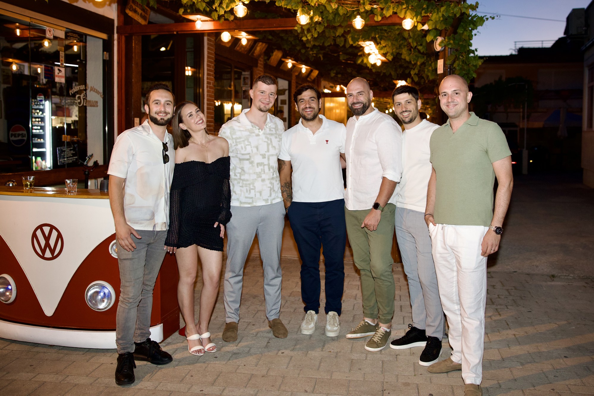 Splitska grupa organizirala večeru za promociju singla, to se pretvorilo u koncert