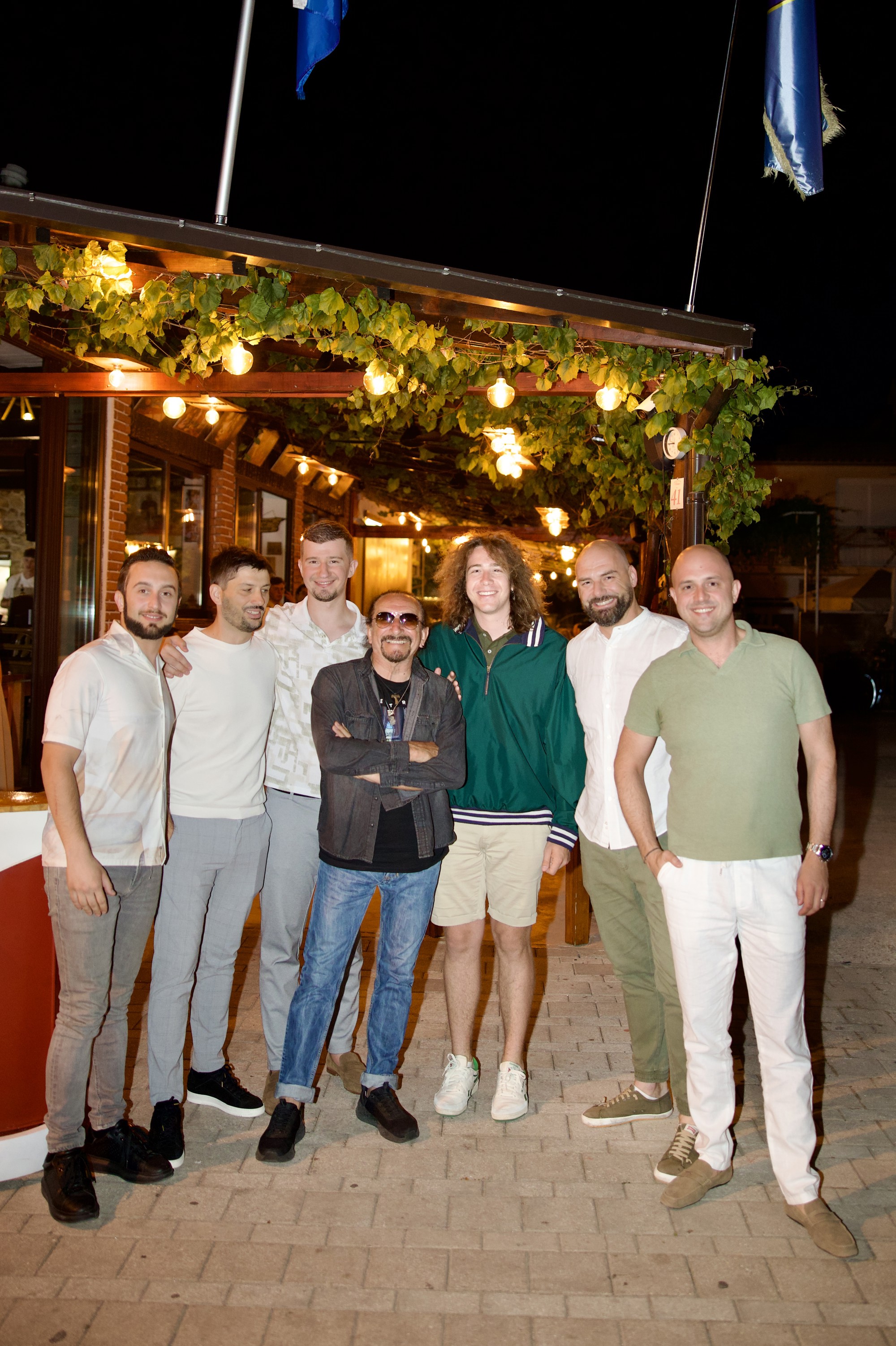 Splitska grupa organizirala večeru za promociju singla, to se pretvorilo u koncert