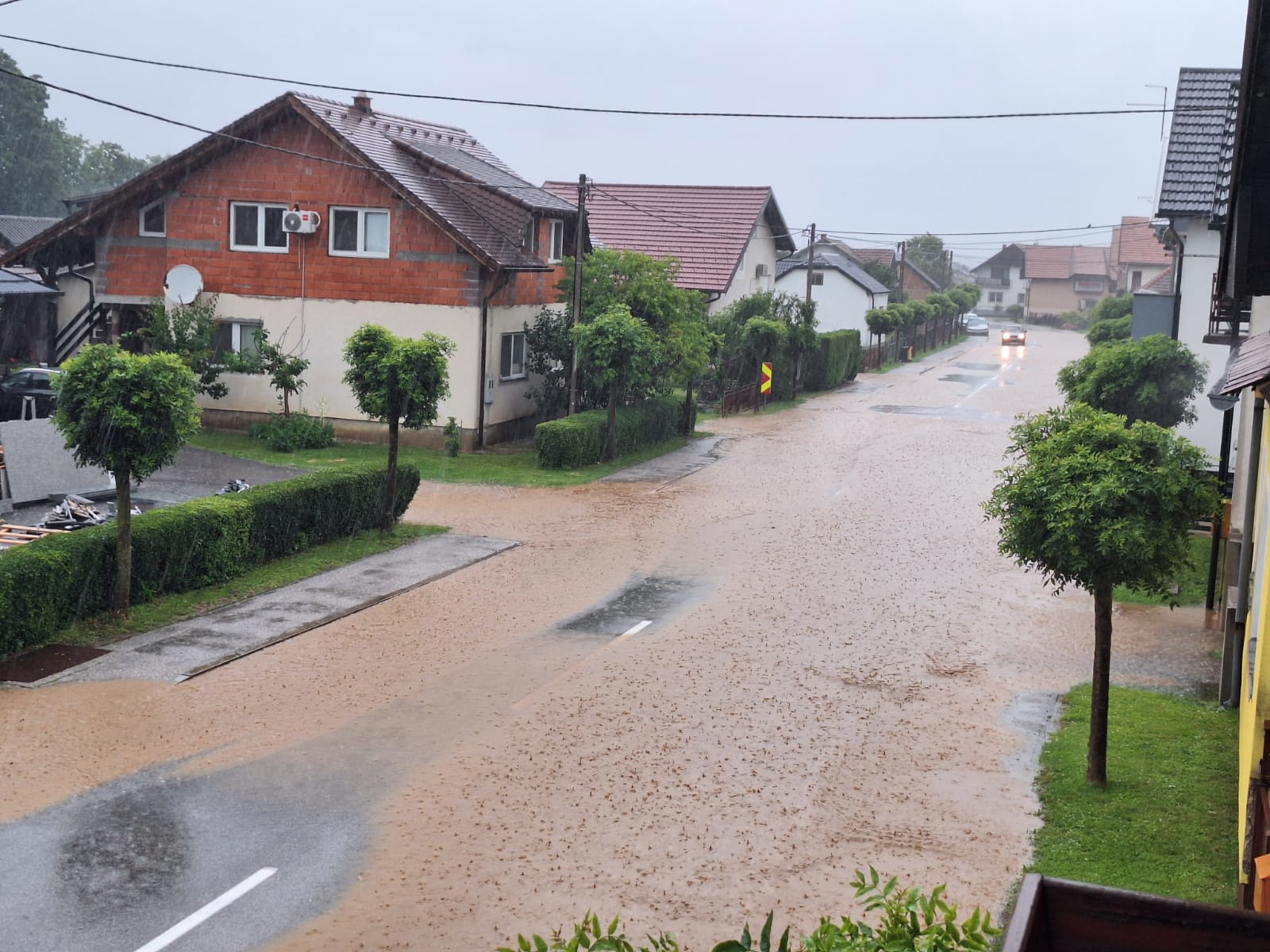 FOTO I VIDEO Nevrijeme i na sjeveru Hrvatske. Tuča, poplave, srušena stabla...