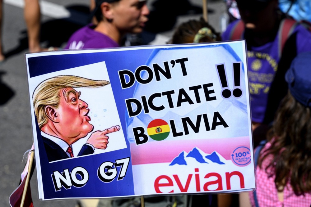 Prosvjednici u Ženevi zapalili su Teslu i razbili prozore UN-a uoči summita G7