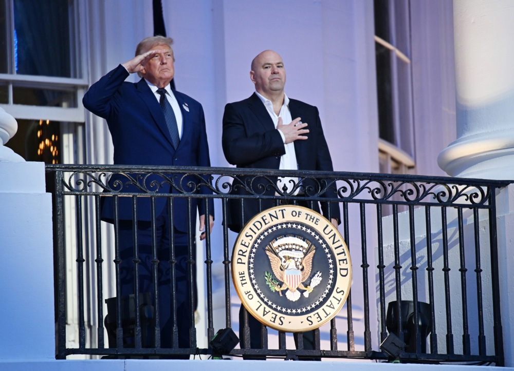 FOTO UFC na travnjaku Bijele kuće. Publika Trumpu pjevala "Sretan rođendan"