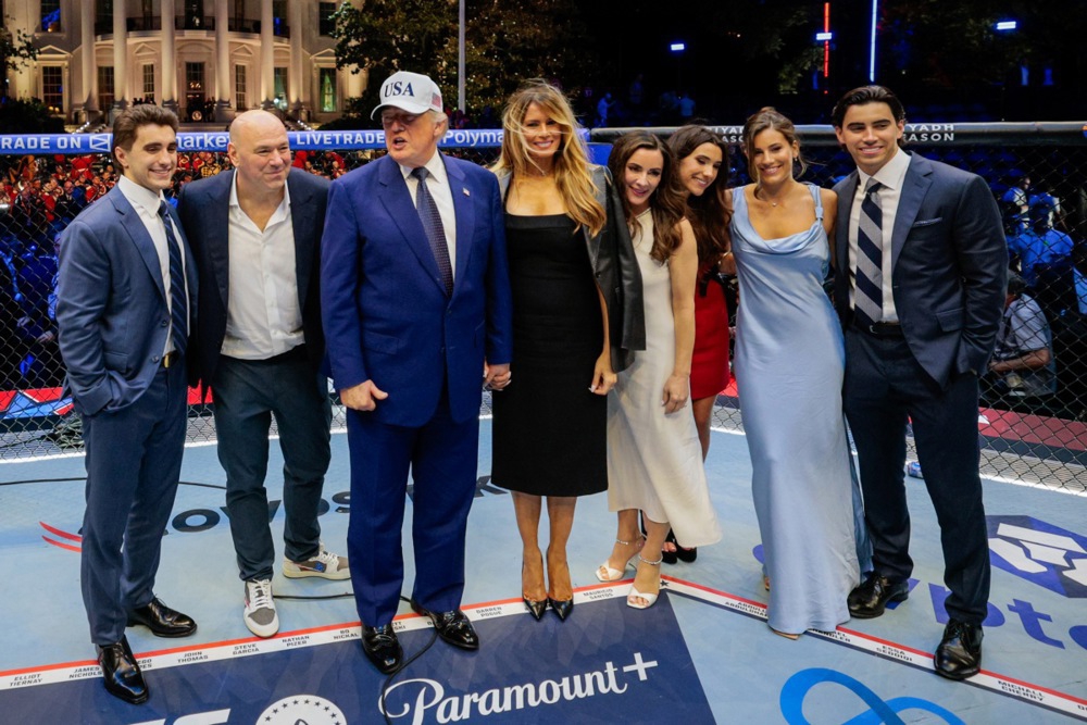 FOTO UFC na travnjaku Bijele kuće. Publika Trumpu pjevala "Sretan rođendan"